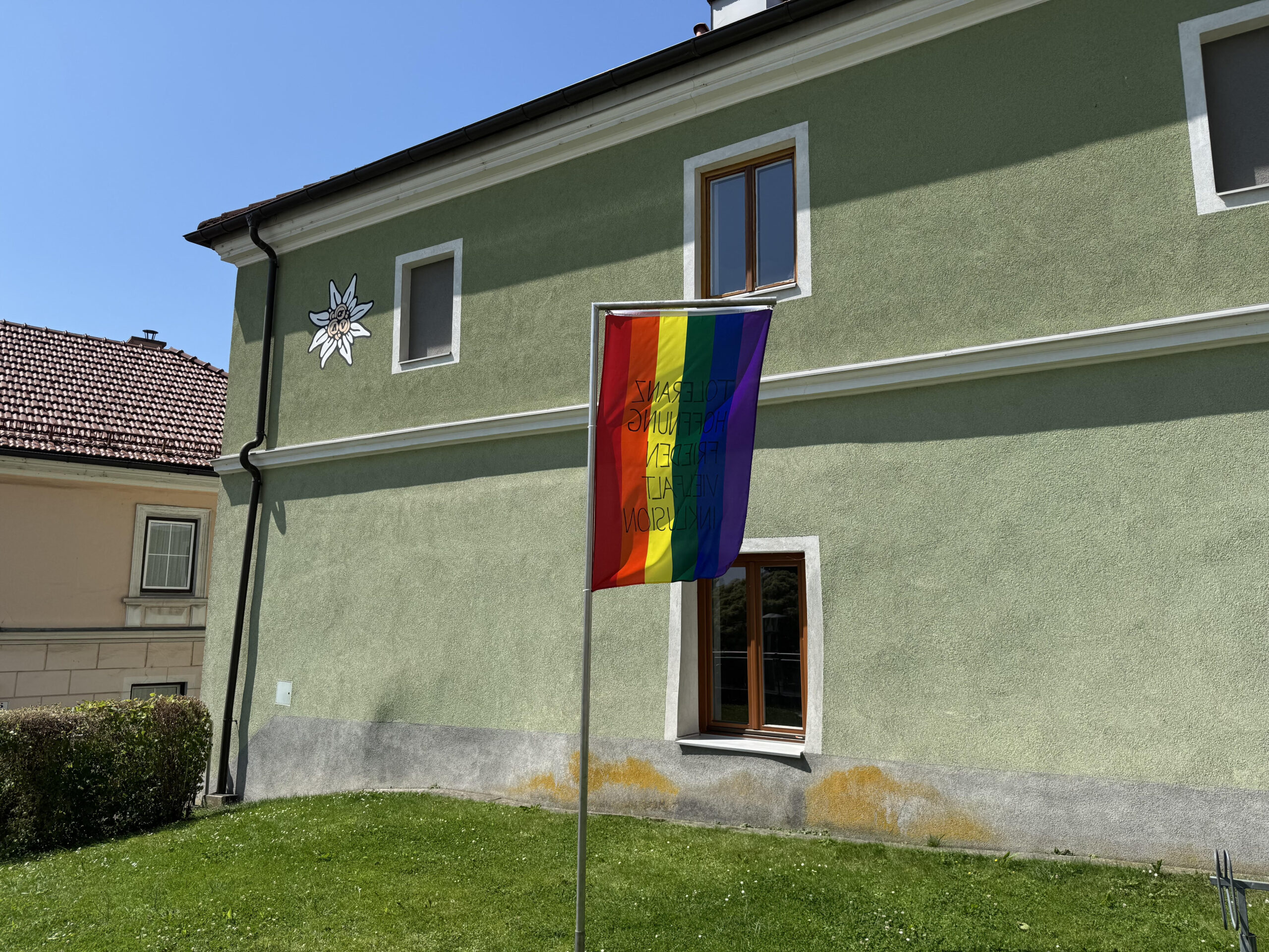 Du betrachtest gerade Wofür steht die Regenbogenfahne?